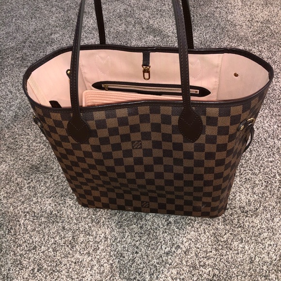 Louis Vuitton Neverfull MM - Picture 11 of 15